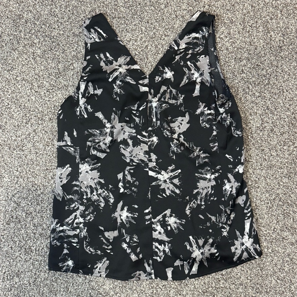 Nordstrom Black and White Printed V-Neck Tank - Picture 6 of 6